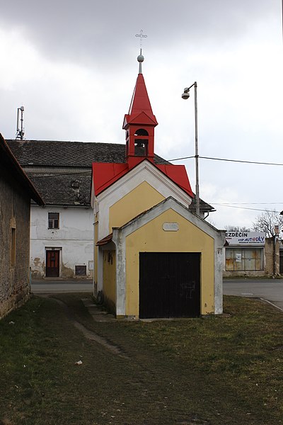 File:Bezděčín (Mladá Boleslav), kaple (1).jpg