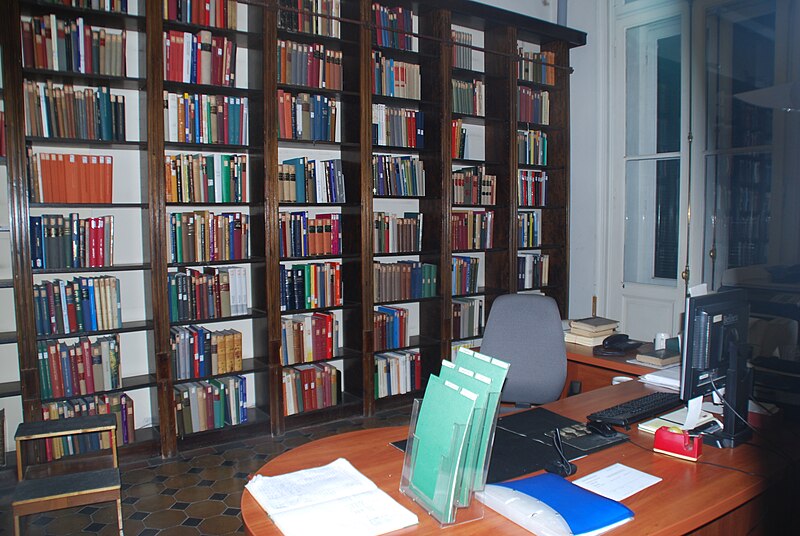 File:Bibliothek des Deutschen Archäologischen Instituts Athen 06.JPG