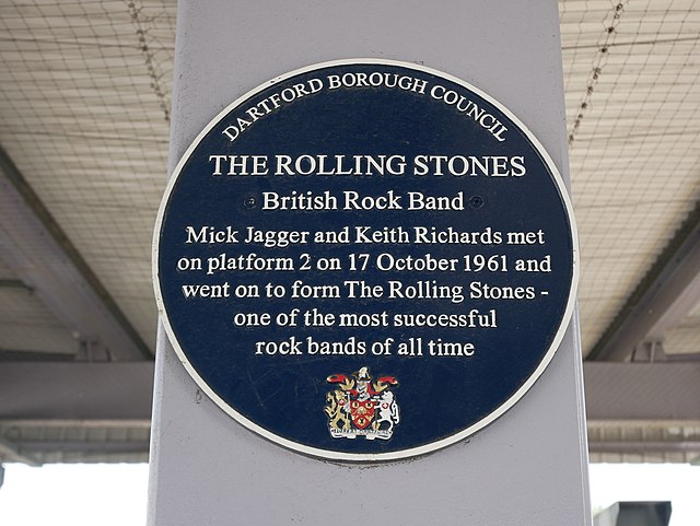 The blue plaque commemorating Jagger and Richards meeting on Platform 2 at Dartford railway station in Dartford, Kent, on 17 October 1961