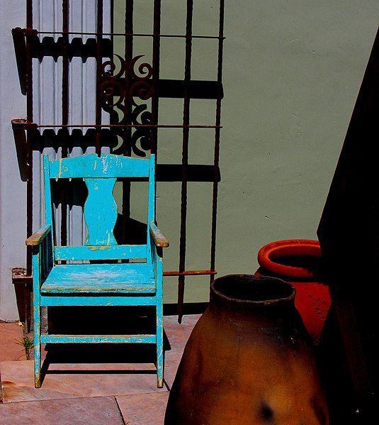 File:Bluechair.jpg