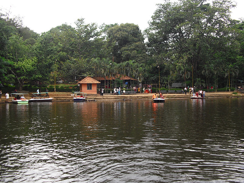 File:Boatjetty in Pookode Lake.JPG