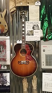 Bob Seger's Gibson J-200 - Rock and Roll Hall of Fame (2014-07-12 16.08.34 by Zurich 99).jpg