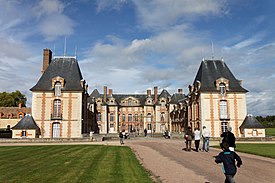 O château de Grosbois, inscrito nos monumentos históricos.