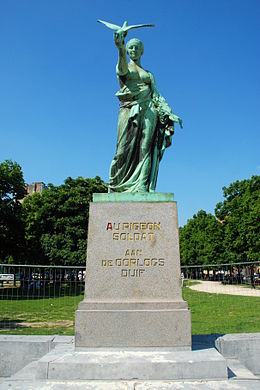 Bruxelles - Monument au Pigeon-Soldat - 01.JPG