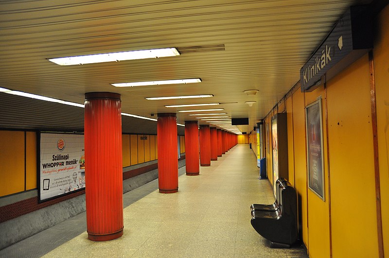 File:Budapest, metró 3, Klinikák, 2.jpg