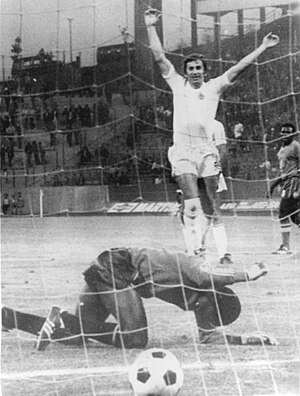 Slika:Josip Katalinski at World Cup 1974 against Zaire.jpg