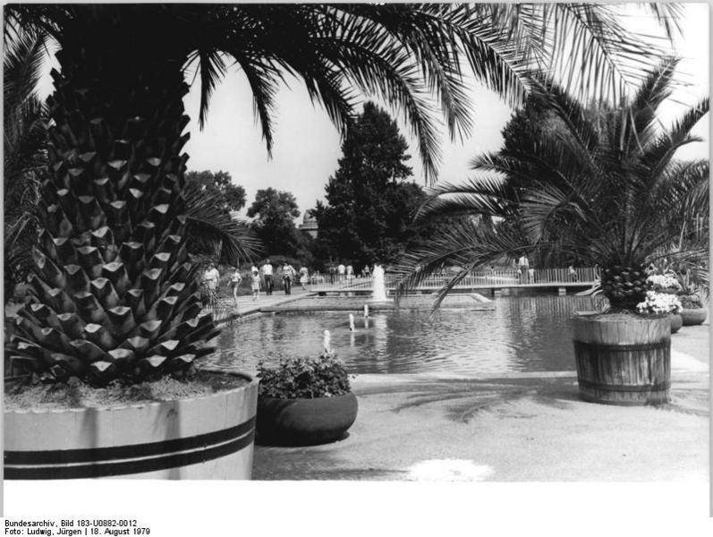 File:Bundesarchiv Bild 183-U0882-0012, Erfurt, Gartenbauausstellung.jpg