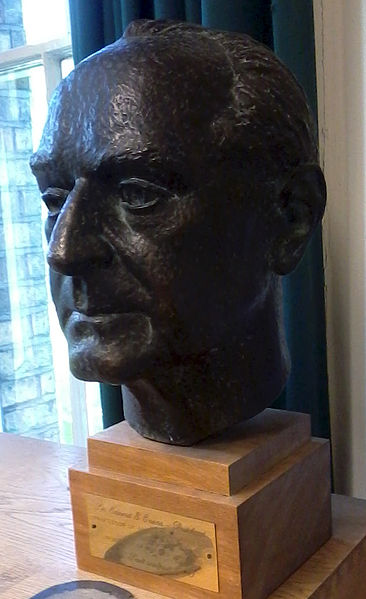 File:Bust of E. E. Evans-Pritchard.jpg