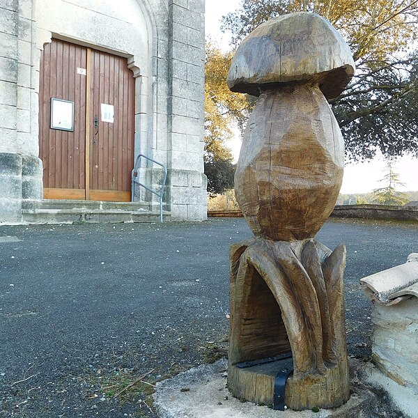 File:Cèpe en bois, église Saint-Laurent des Lèches.jpg