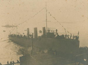 Cacciatorpediniere Irrequieto, launching - Naples, 1912.png