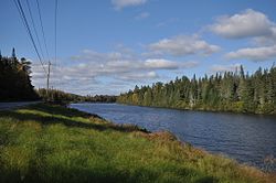 Der Androscoggin River entlang der New Hampshire Route 16 in Cambridge