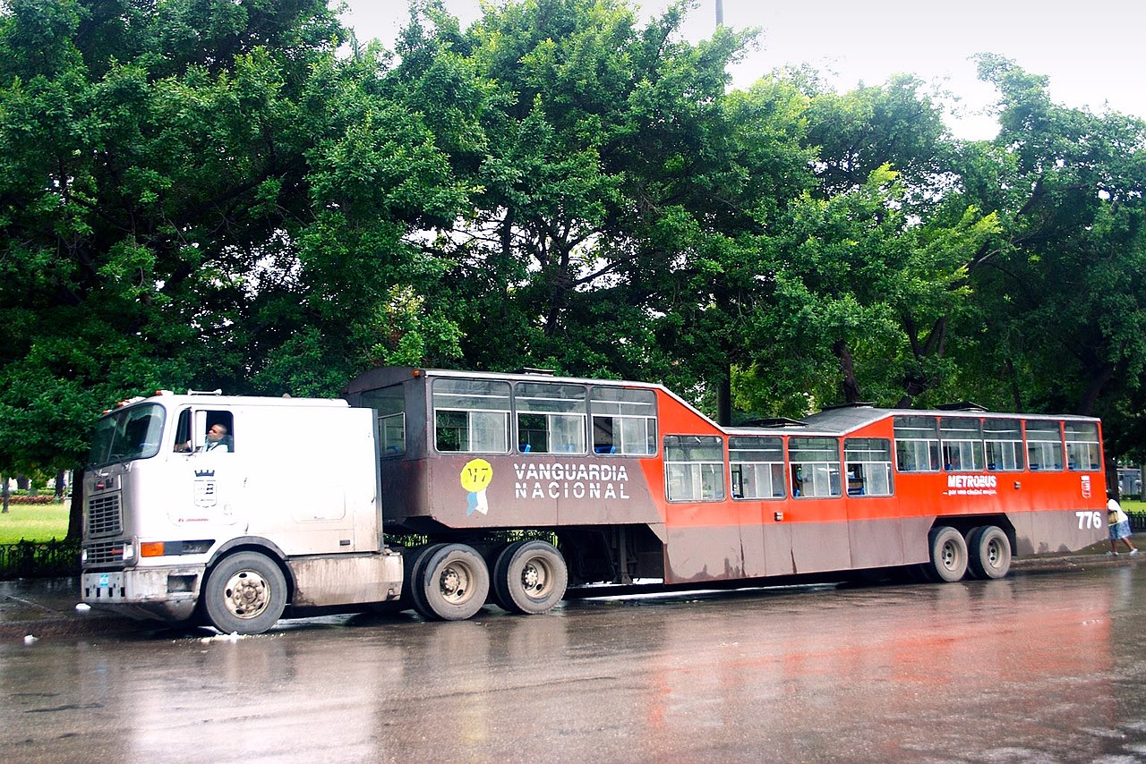 Autobus a rimorchio 1280px-Camel_bus_in_Havana