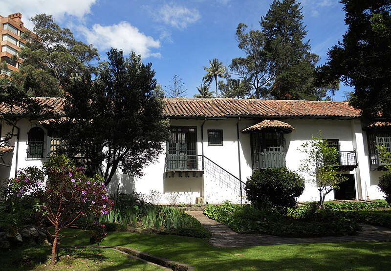 File:Casa Museo del Chicó Bogotá.JPG