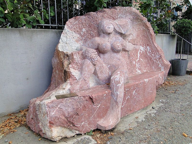 File:Caunes-Minervois - sculpture marbre 04 (Bacchuse).JPG