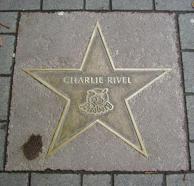 File:Charlie Rivel, Liseberg.JPG