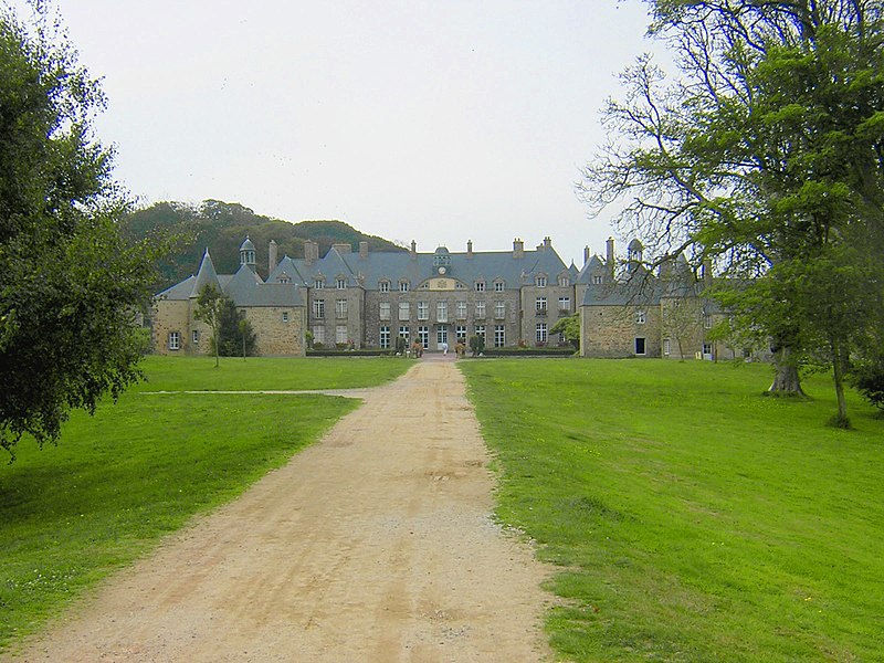 File:Chateau de Flamanville.JPG