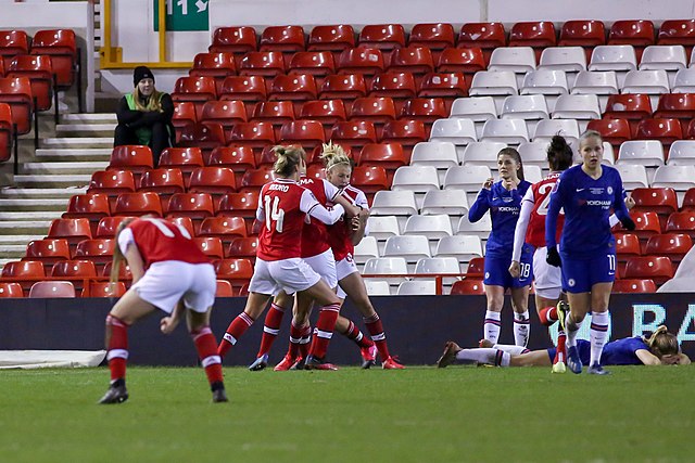 Arsenal celebrating after Leah Williamson scores in the League Cup final