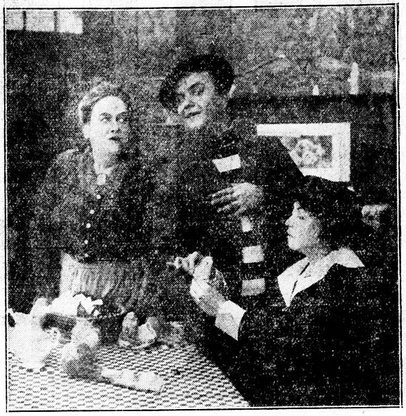 File:Chimmie Fadden Out West - newspaper scene - 1916.jpg