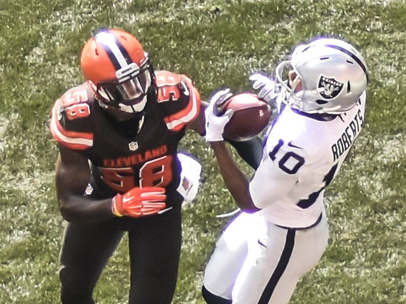 File:Cleveland Browns vs. Oakland Raiders (21775441056).jpg