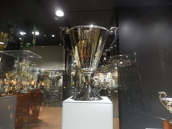The trophy awarded to Sporting CP in 1964