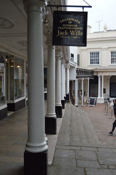 File:Colonnade, The Pantiles - geograph.org.uk - 5524726.jpg