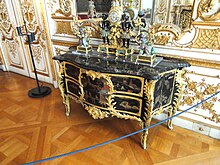 Bernard II van Risamburgh commode, 1730-1733 Commode - Bernard II van Risamburgh - Munchner Residenz - DSC07492.JPG