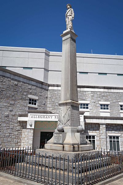 File:Confederate Soldiers Monument.jpg