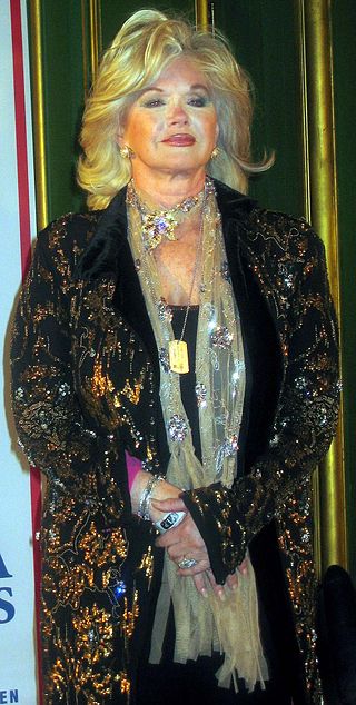 Fortune Salaire Mensuel de Connie Stevens Combien gagne t il d argent ? 1 000,00 euros mensuels