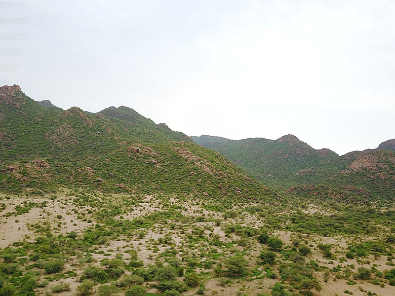 File:Dair Mountain 2.jpg