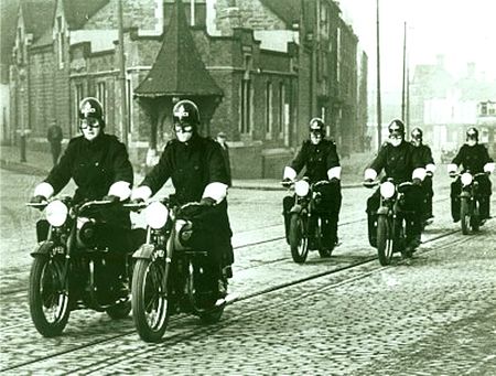 ไฟล์:Day_198_-_West_Midlands_Police_-_Historic_photo_of_police_bikes.jpg