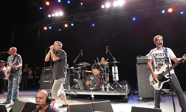 The Descendents are considered a prominent band of 1980s pop-punk.