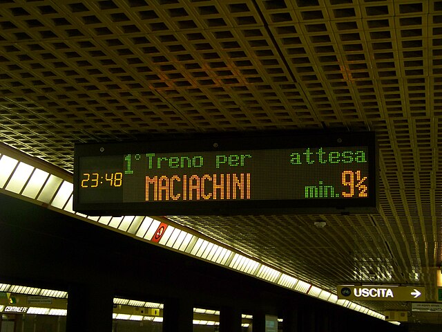 An M3 LED screen announcing the waiting time