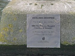 Plaque on commemorative sculpture of 1987 to the London Docklands Development Corporation as seen in 2021 Docklands Enterprise 1987 plaque 25.05.2021 (5).jpg