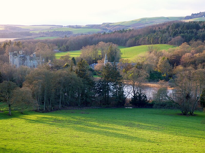 File:Duns Castle and Courtyard Buildings - geograph.org.uk - 4796987.jpg