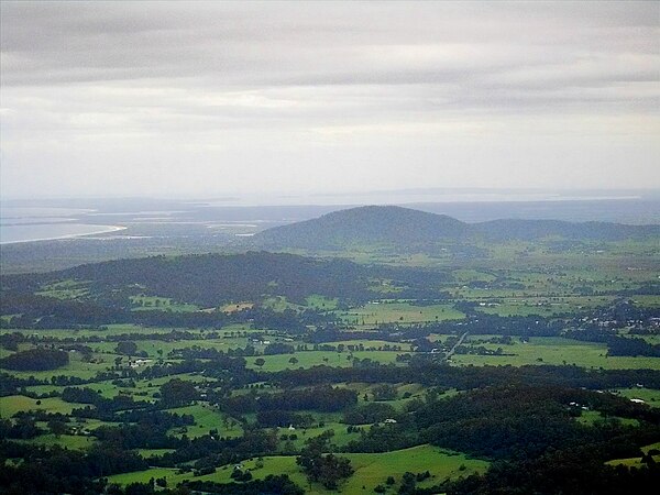 A large part of Shoalhaven can be seen from the Drawing Room Rocks area in Barren Grounds Nature Reserve. Mount Coolangatta is in the centre, with Jer