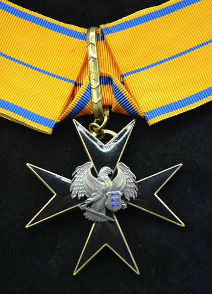 File:EST Order of the Cross of the Eagle 3rd class badge.jpg