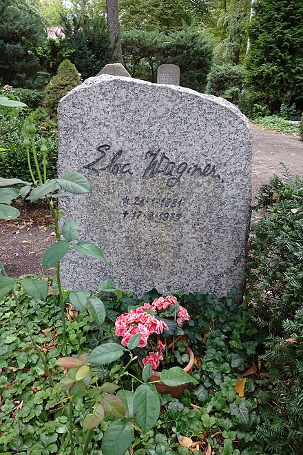 Grave in Friedhof Dahlem in Berlin-Dahlem