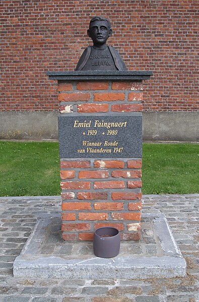 File:Emiel Faingnaert - Sint-Martens-Lierde - België.jpg