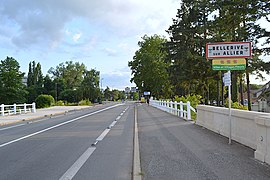 Entrée de Bellerive-sur-Allier depuis le pont