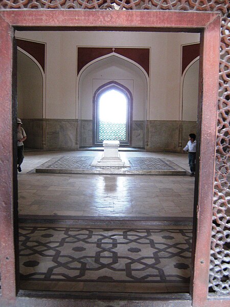 File:Entrance of Humayun's tomb through East Gate 1.JPG