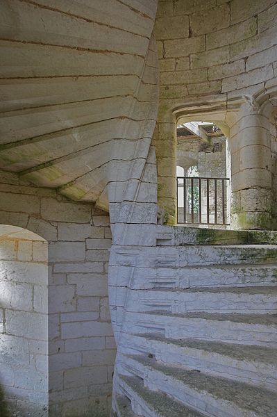 File:Escalier château Herm.jpg
