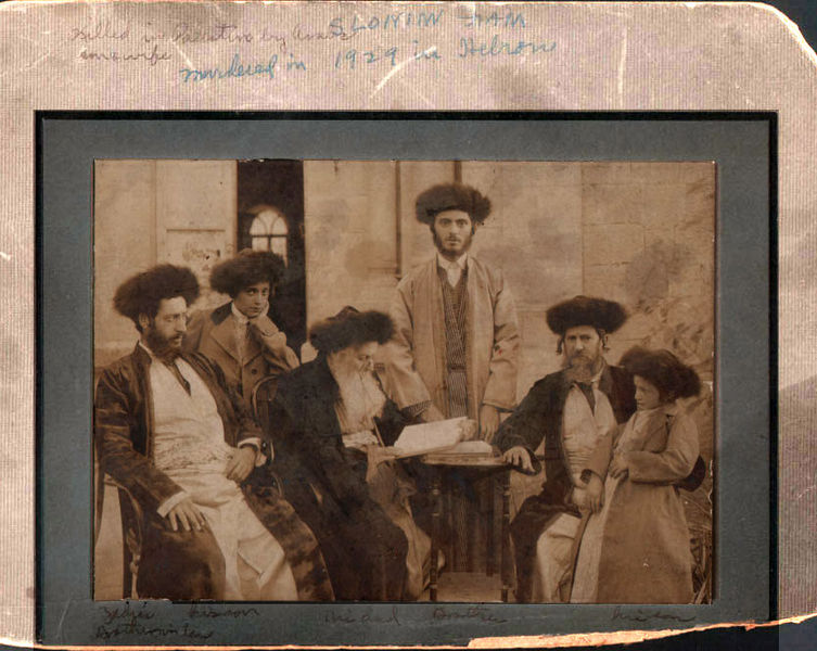 File:Family Slonim, Hebron.jpg