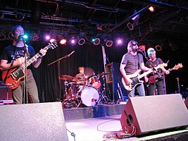 Fastball en vivo en Chicago en noviembre de 2008. De izquierda a derecha: Miles Zuniga, Joey Shuffield, Tony Scalzo y Johnny Z. Gonzalez.