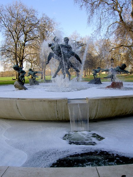 File:Frothy fountain in Hyde Park - geograph.org.uk - 674847.jpg