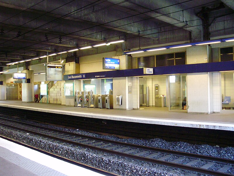 File:Gare des Baconnets 04.jpg