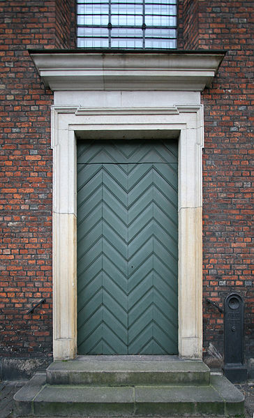 File:Garnisons Kirke Copenhagen noth portal.jpg