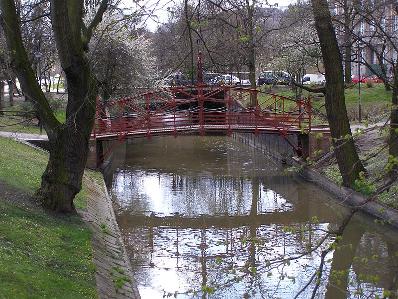 File:Gdansk Kanal Raduni mostek.jpg