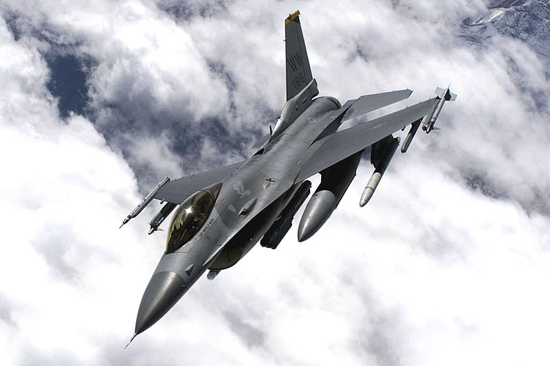 https://upload.wikimedia.org/wikipedia/commons/thumb/f/f8/General_Dynamic_F-16_USAF.jpg/800px-General_Dynamic_F-16_USAF.jpg?20070214223813