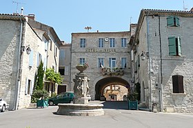 Hôtel de ville à Barjac (Gard).JPG