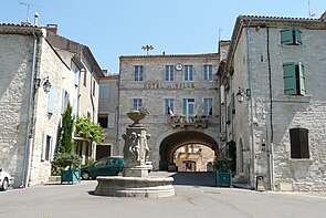 Hôtel de ville à Barjac (Gard).JPG